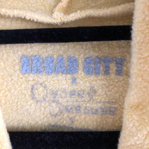 Cropped yellow graphic hoodie - Picture 5 of 5